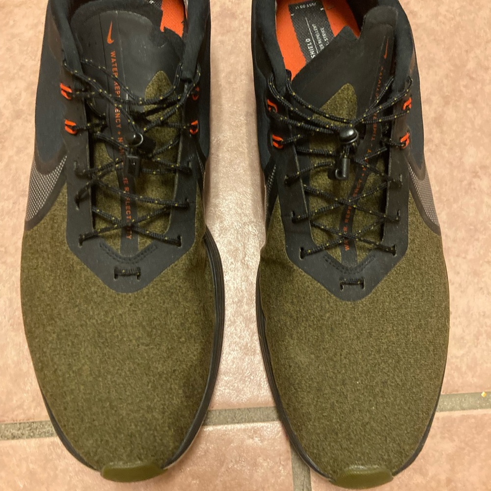 Nike Zoom Strike 2 Shield Run size 15